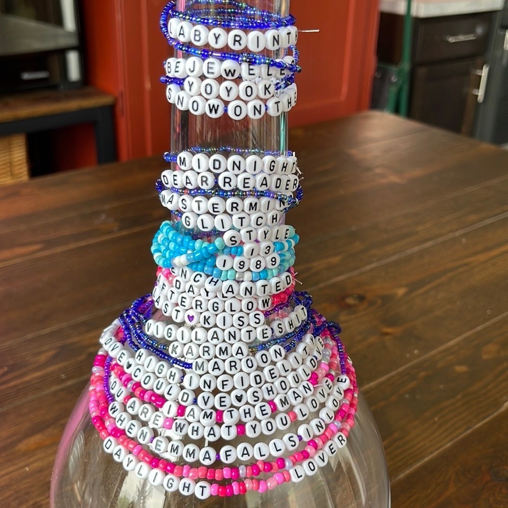 Pack of 13 Friendship Bracelets for Trading—10/13 Eras Movie Premiere Special - Picture 7 of 13